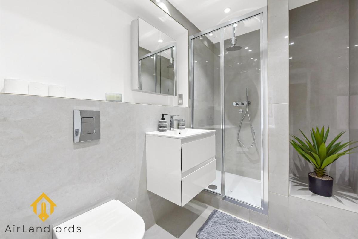 Exclusive 2 Bedroom Flat Near Buckingham Palace ลอนดอน ภายนอก รูปภาพ