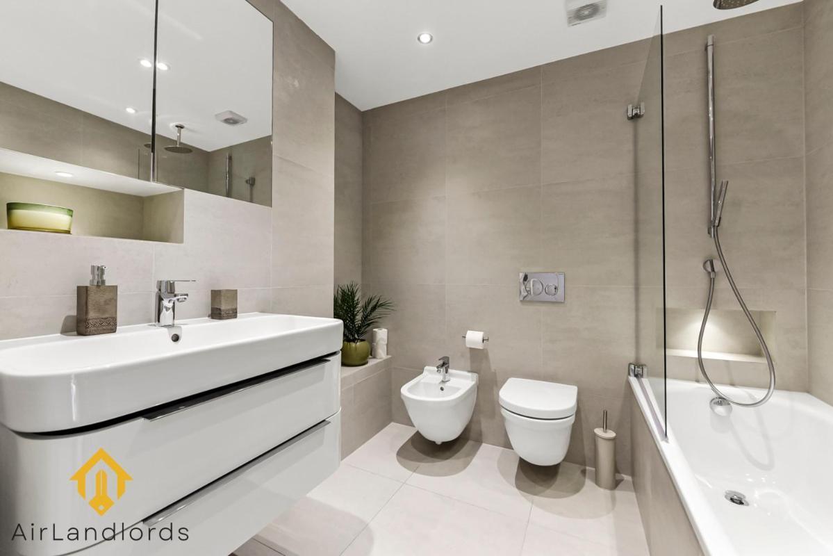 Exclusive 2 Bedroom Flat Near Buckingham Palace ลอนดอน ภายนอก รูปภาพ